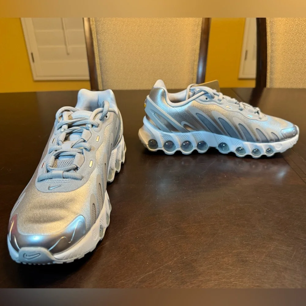 New Nike Air Max DN8 Metallic Silver Sneaker Shoes Size US 7 W / 5.5 M